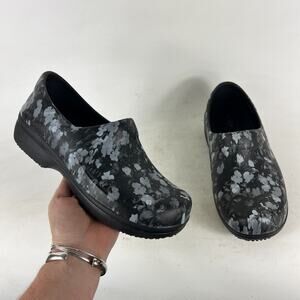 Crocs Neria Pro II Graphic Clog Women's 8 Black Silver Floral Comfort Shoes